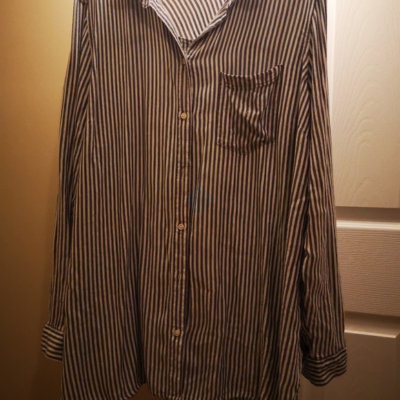Old Navy button up - Picture 3 of 3